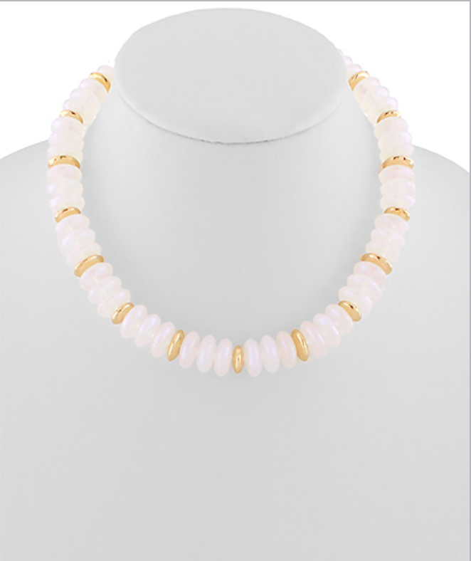 Just My Luck Necklace In White Pearl