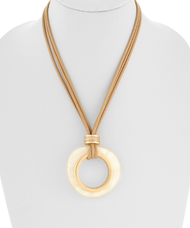 Good Taste Necklace In Creme